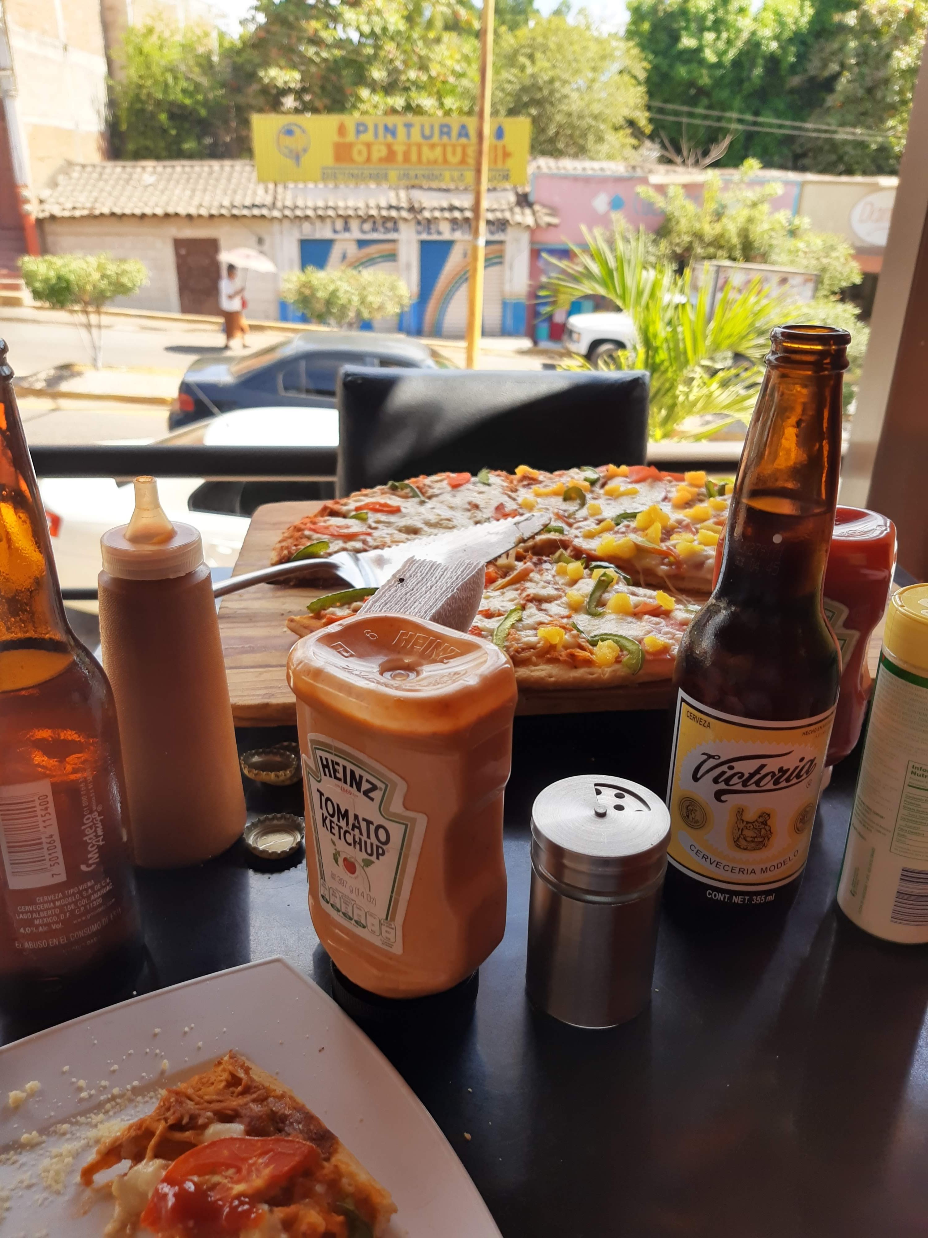 Lobby Bar Pizzas image 8