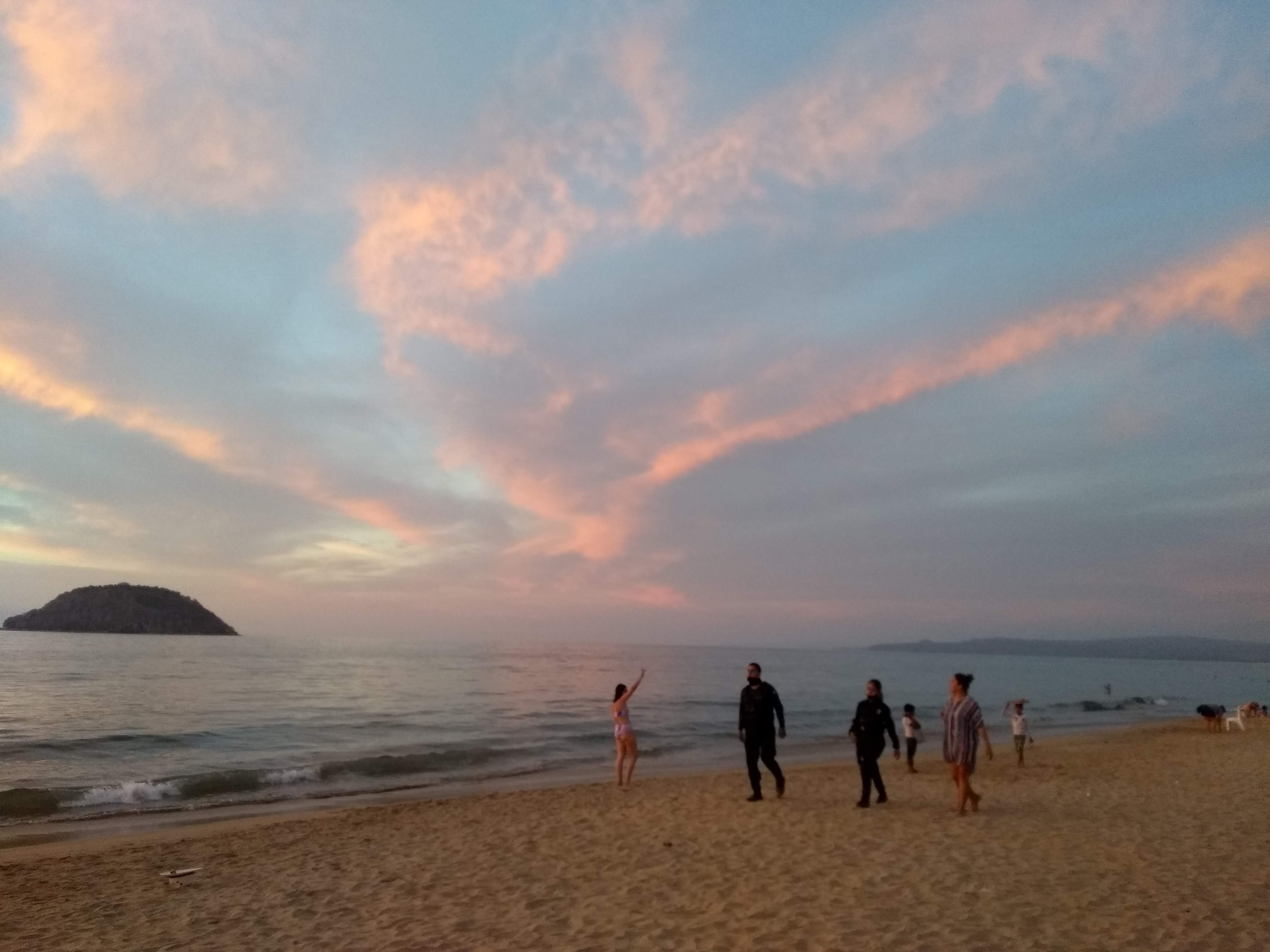 Victor's Beach Bar ( La Castilla ) image 4