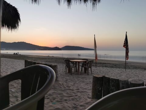 Victor's Beach Bar ( La Castilla ) image 8