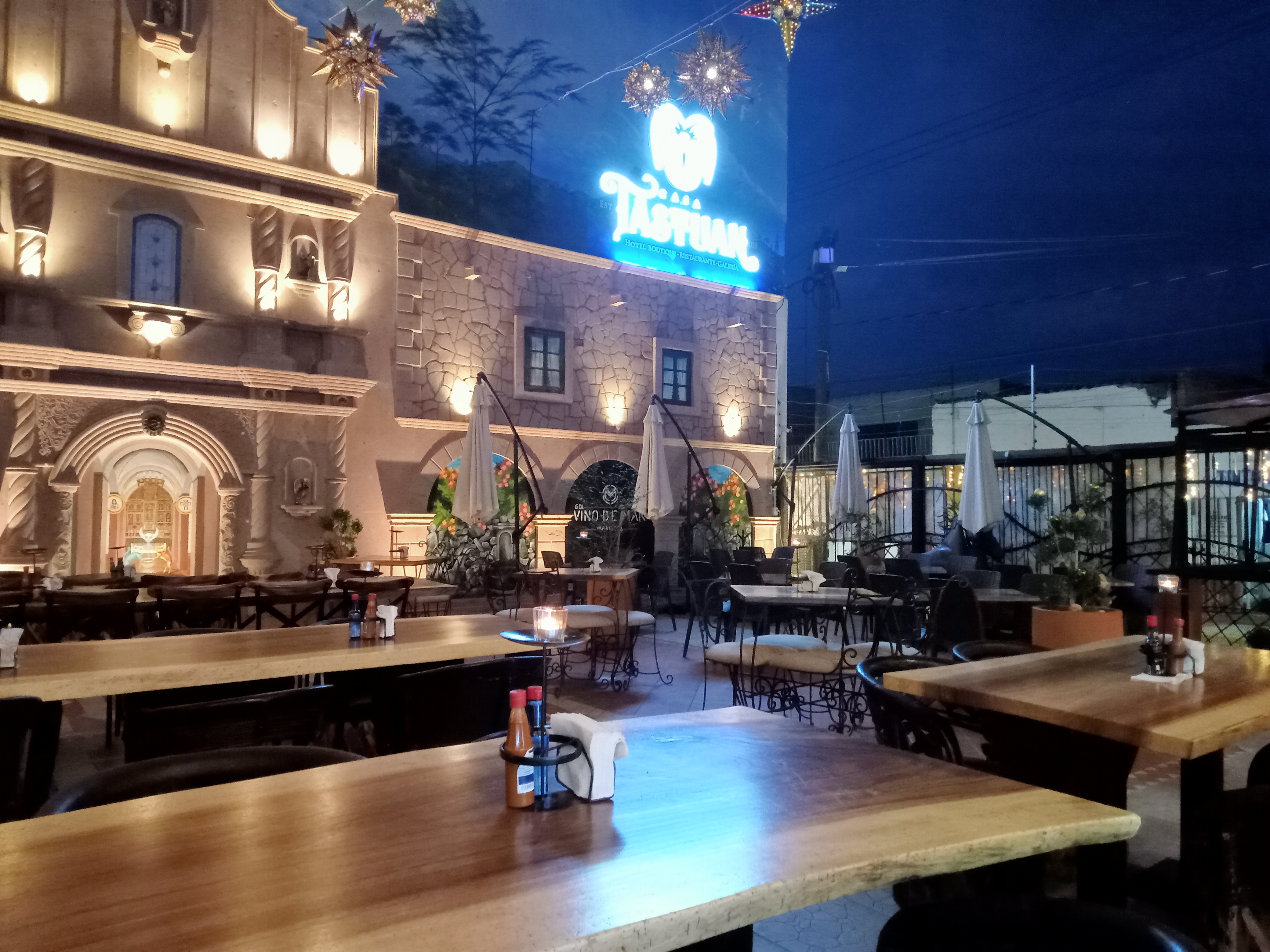 Mariscos Bloom - Seafood Restaurant Bar image 1