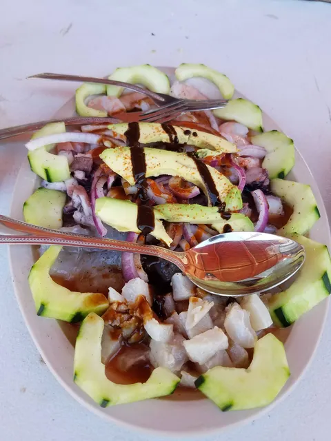 El Viejon Mariscos y Clamatos image 7