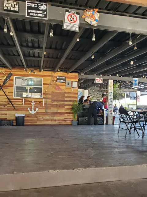 Mariscos & Burger "El Seven 7" image 3