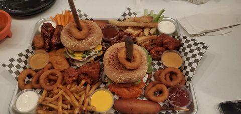 Mariscos & Burger "El Seven 7" image 4