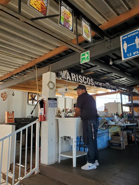 Mariscos & Burger "El Seven 7" image 5
