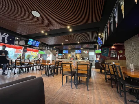 Hot Wings Silao image 3