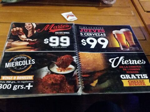 Hot Wings Silao image 7