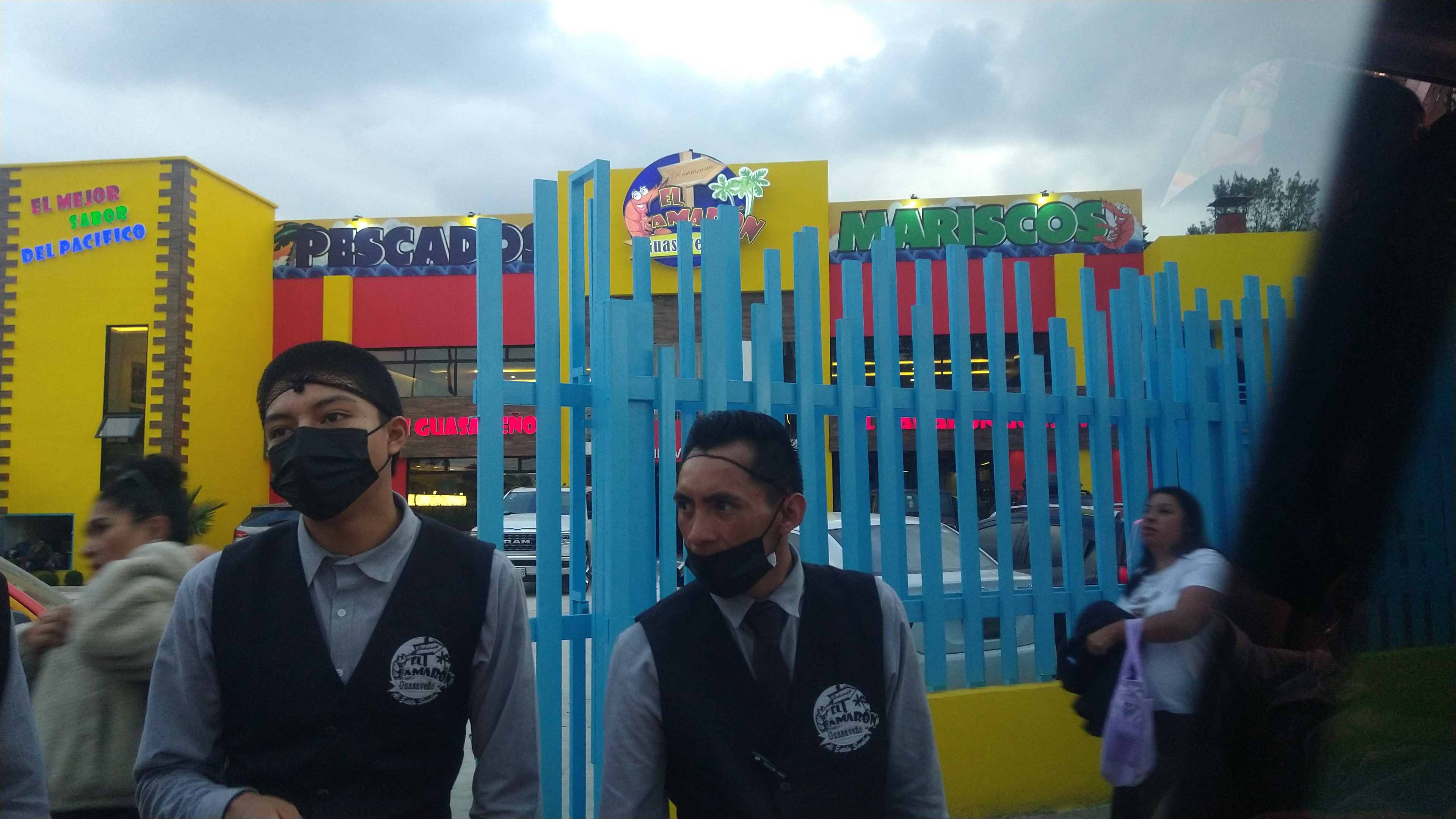 Oasis restaurante bar image 1