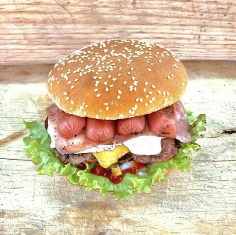 CHARLY’S BURGUERS (Fuentes Del Valle) image 8