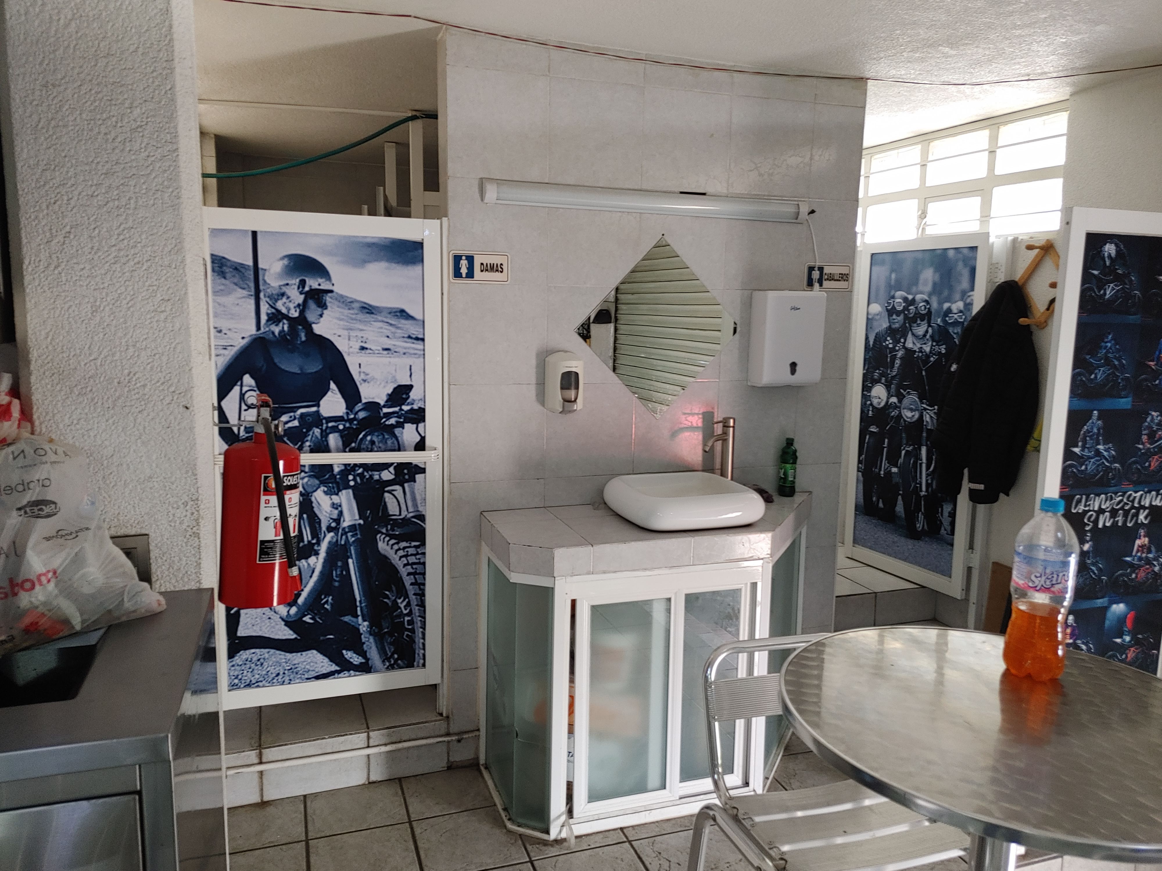 RESTAURANTE, SNACK & BAR CLANDESTINO GARAGE image 9