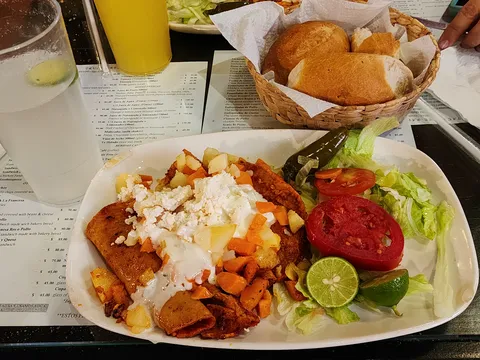 Truco 7 Restaurant image 2