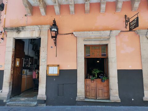 Truco 7 Restaurant image 6