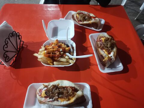 Hamburguesas Dacias (Salchipapas) image 4