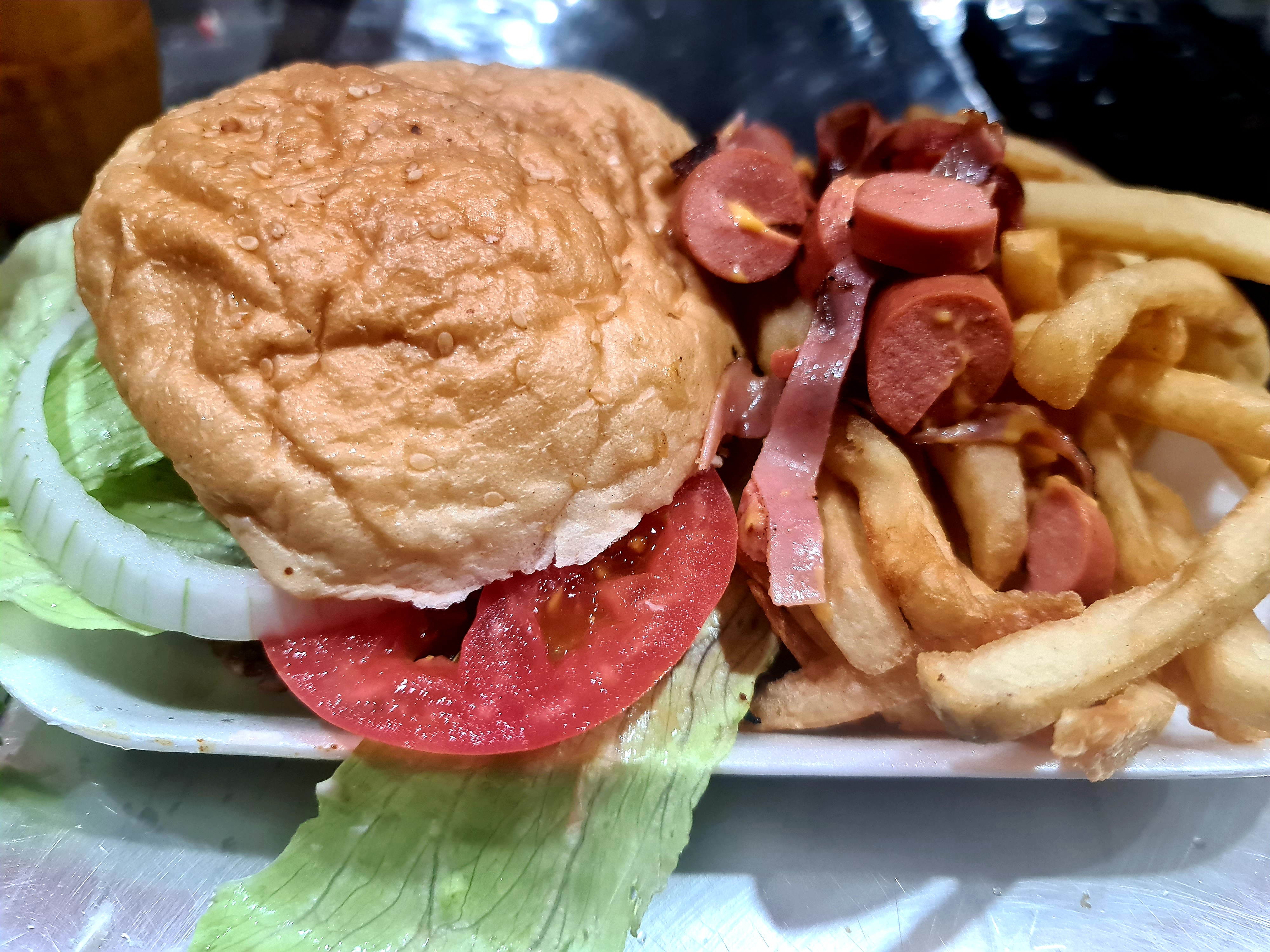 Hamburguesas Dacias (Salchipapas) image 8