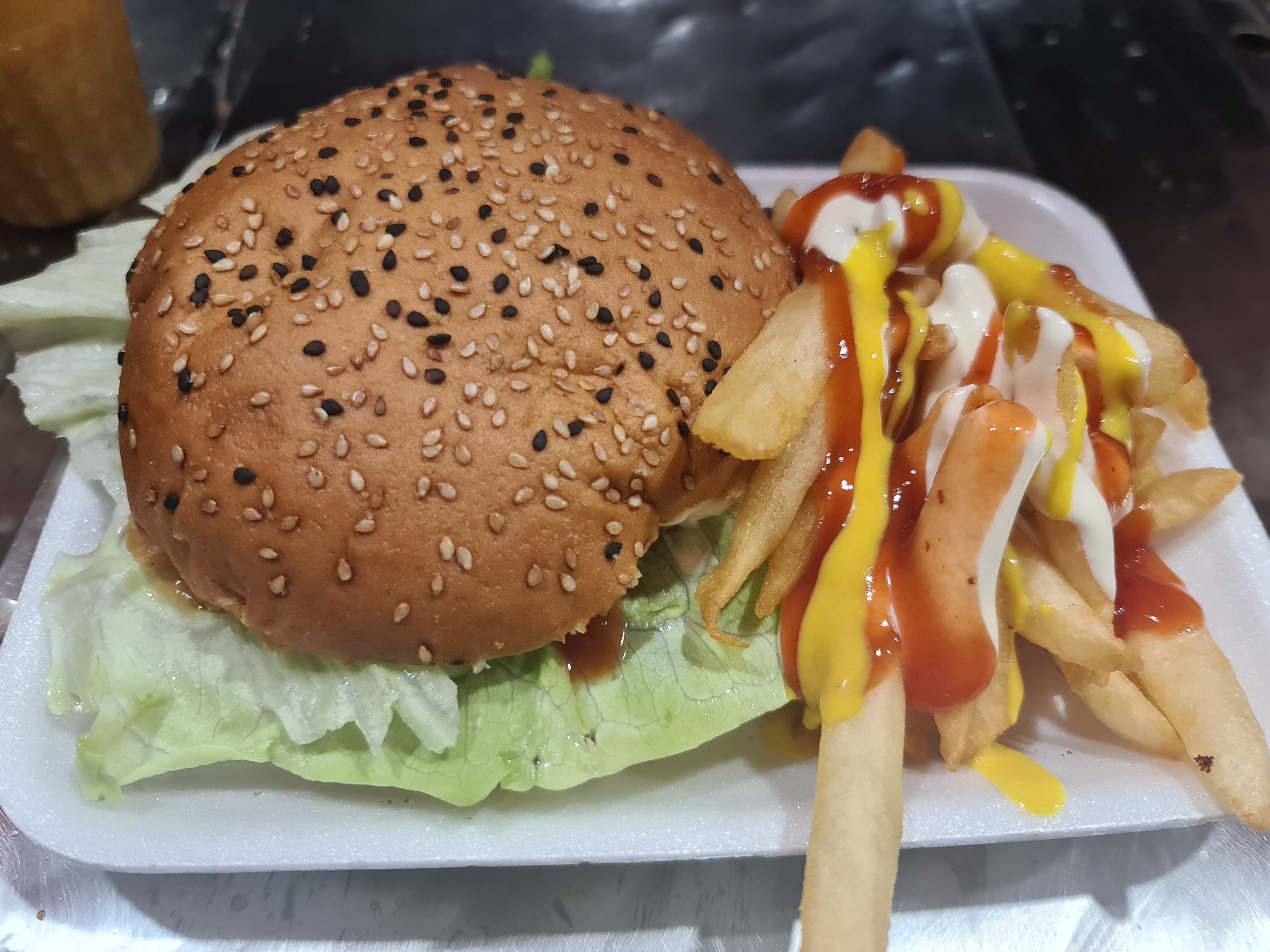 Hamburguesas Dacias (Salchipapas) image 9