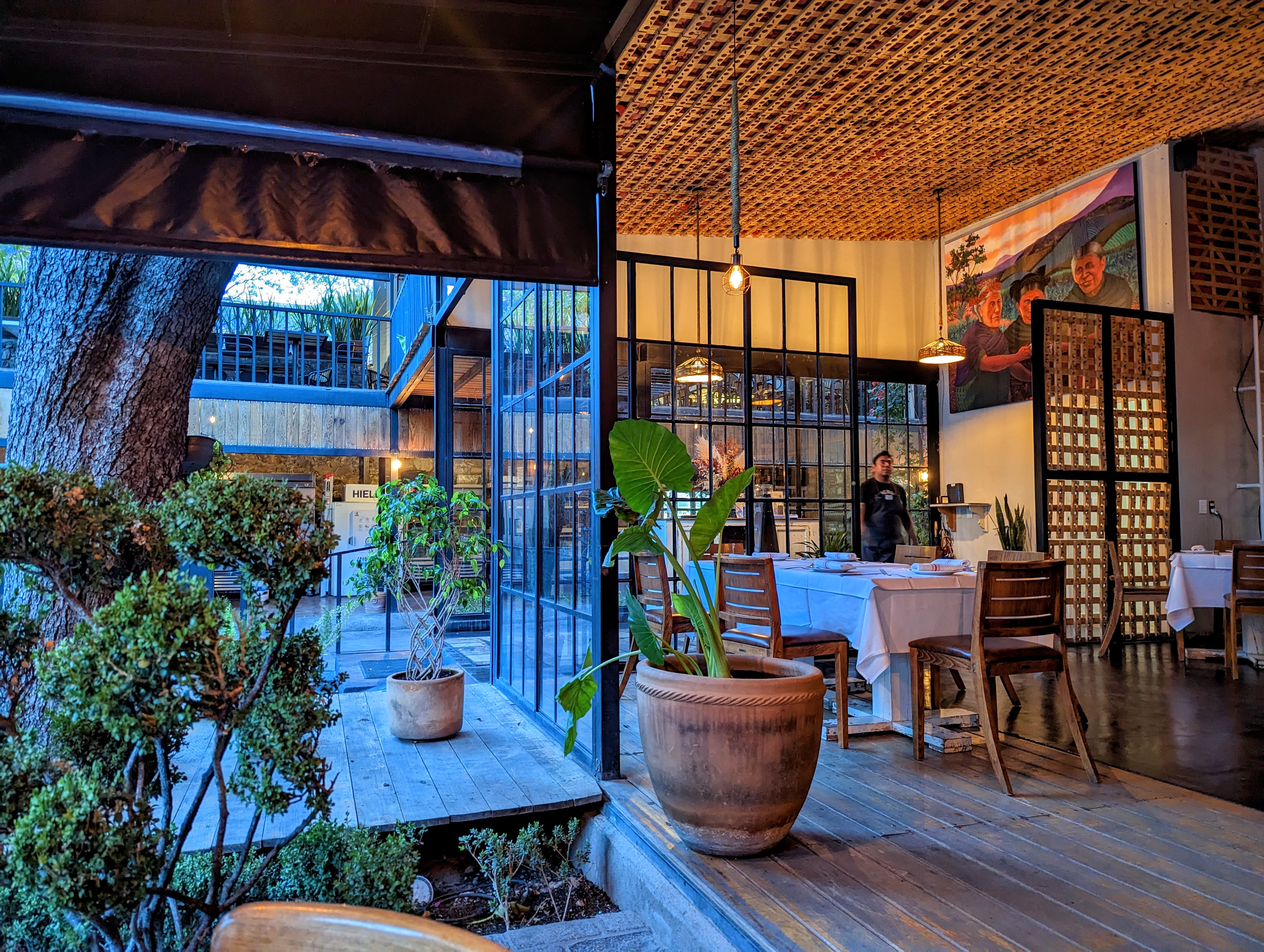 Mi Bistro 300 image 1