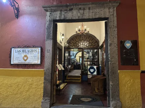 Los Milagros image 1