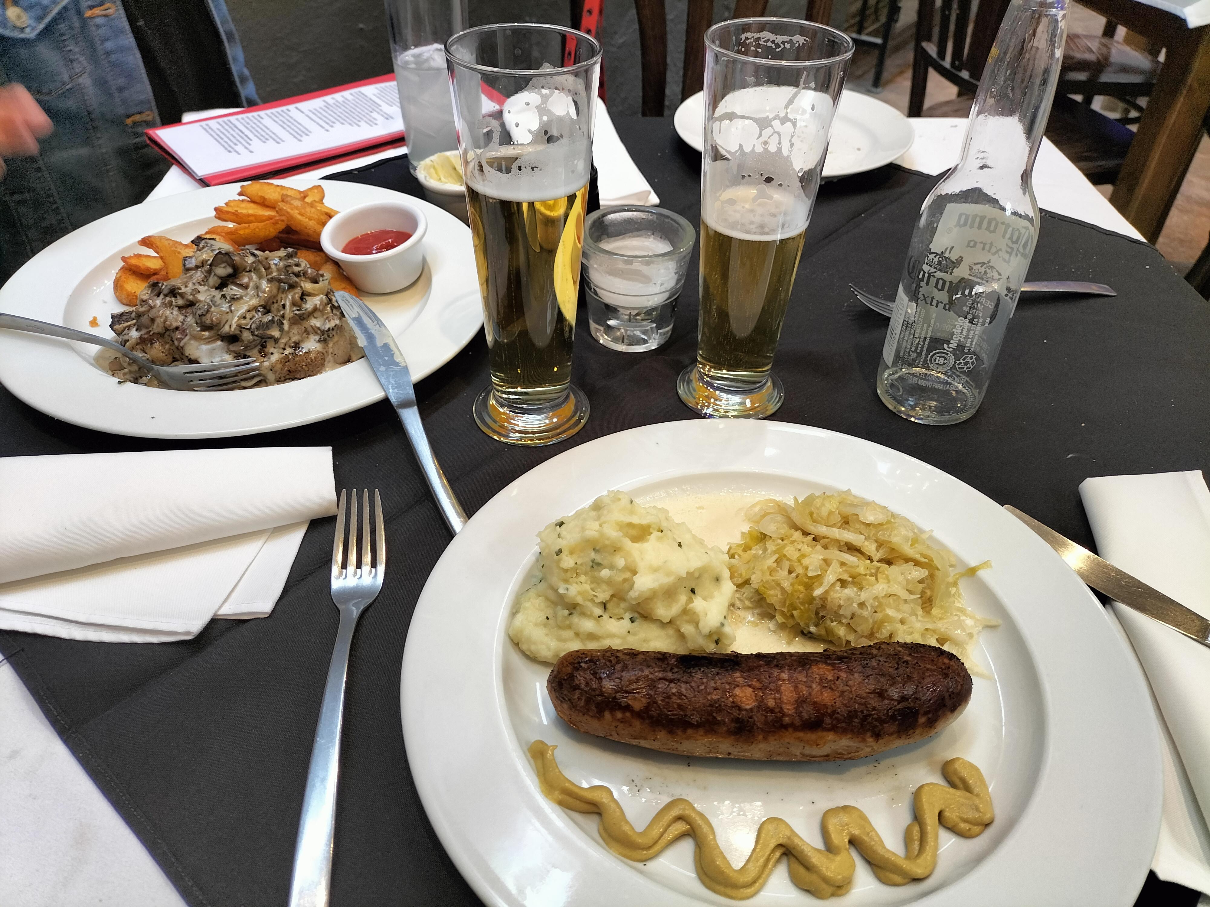 Berlin Bar & Bistro image 4