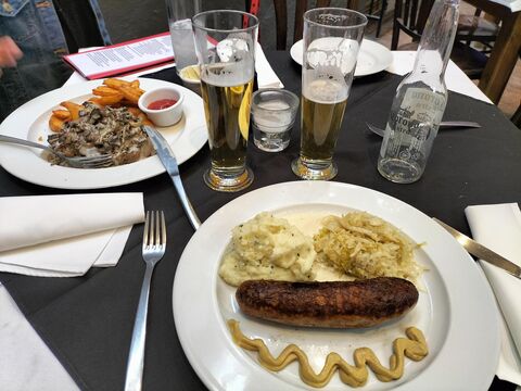 Berlin Bar & Bistro image 4