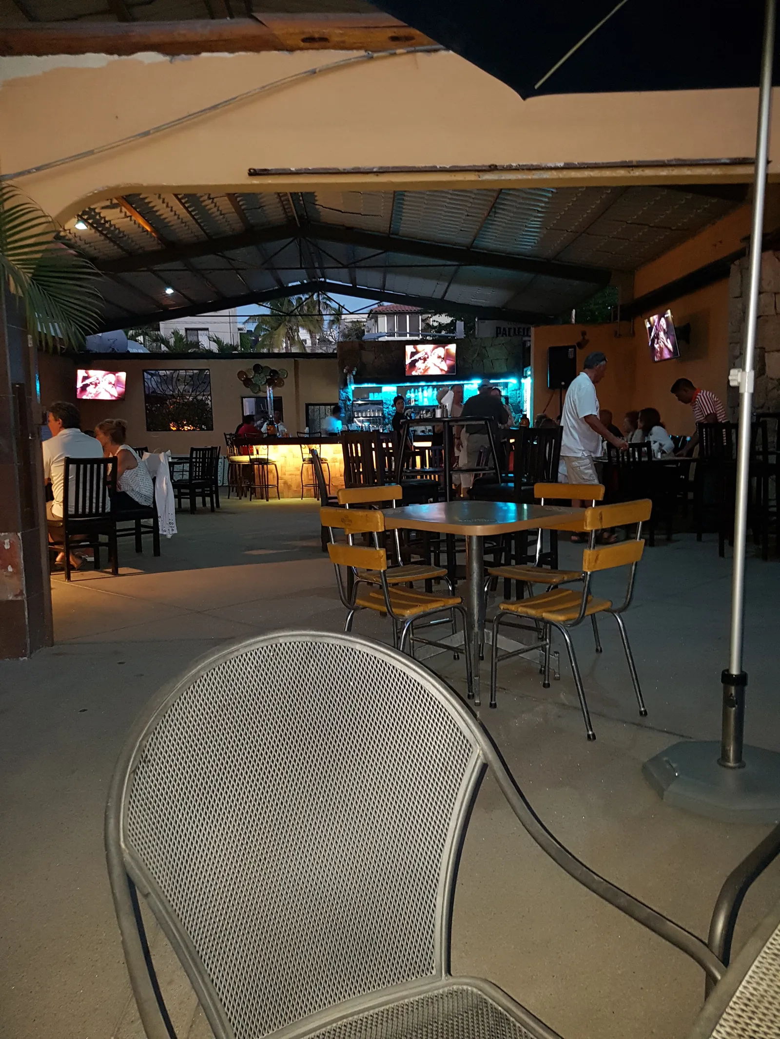 Dante's Restaurant and Rib Shack image 8
