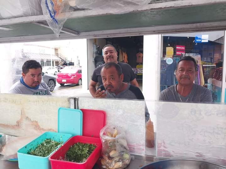 EL MIL LONCHES image 8