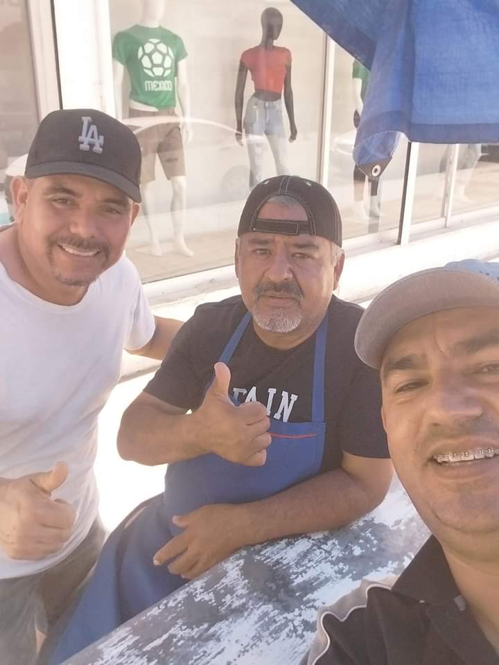 EL MIL LONCHES image 9