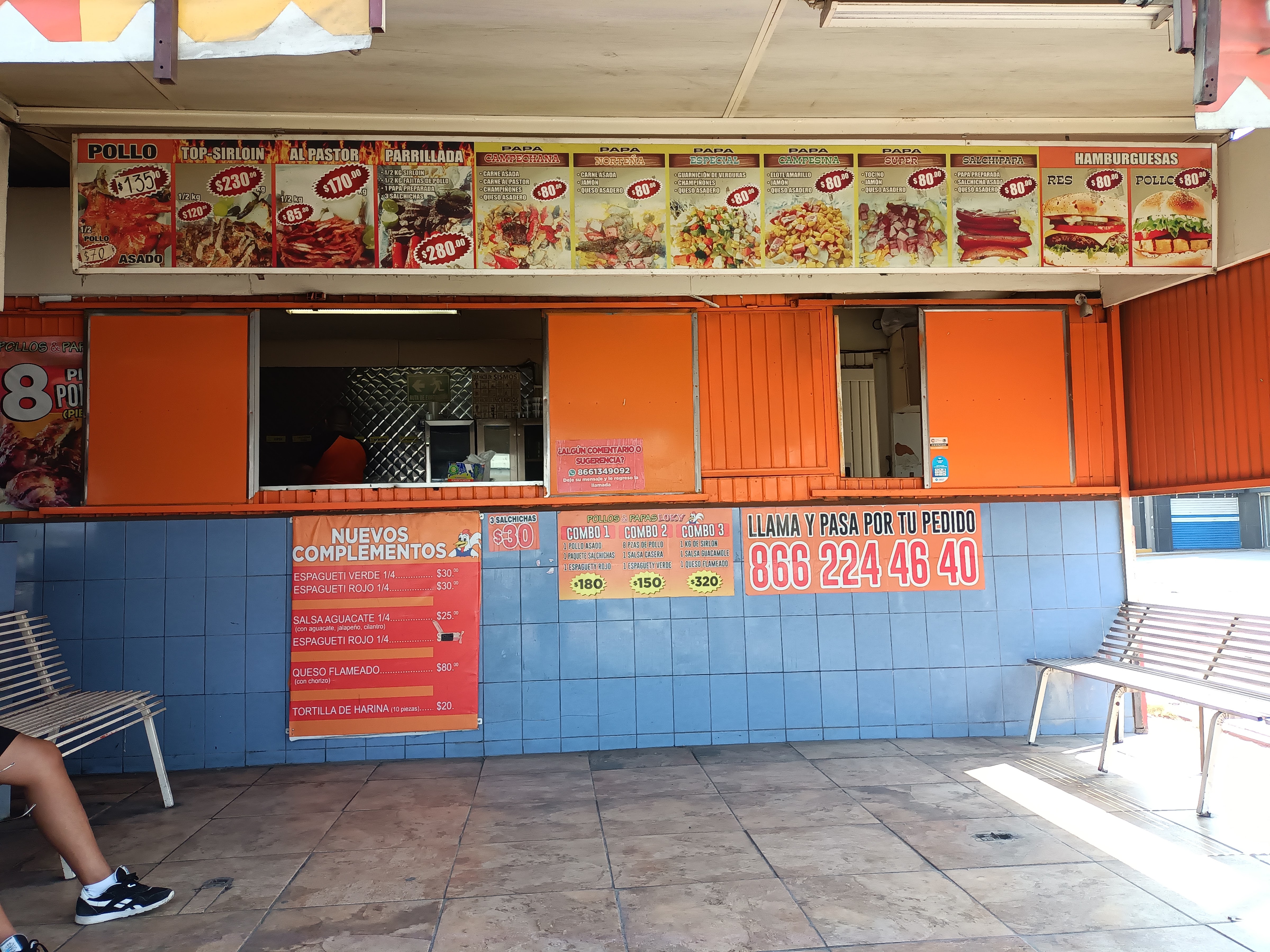 Pollos y Papas Loky image 3