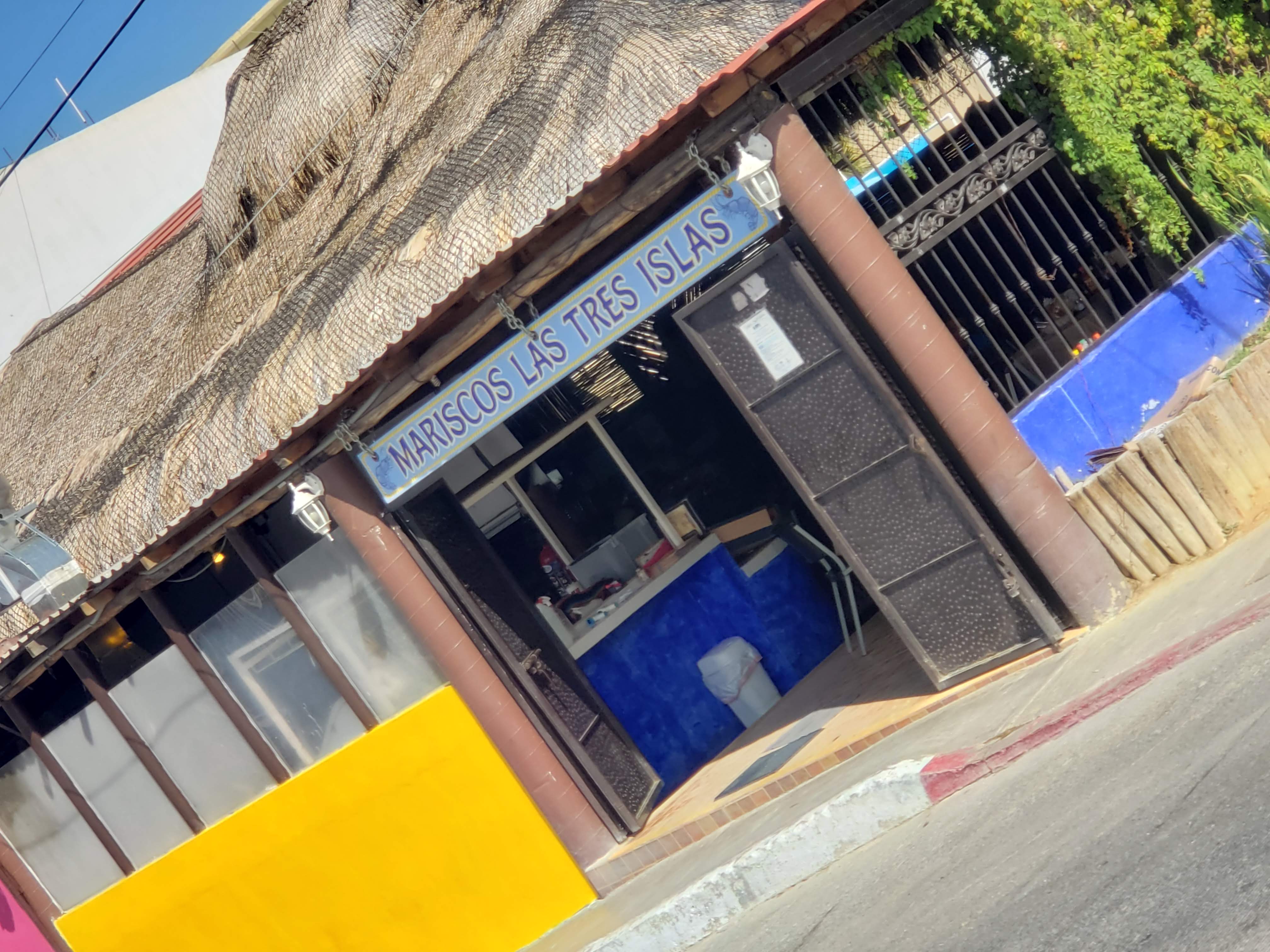 Mariscos Las Tres Islas image 1