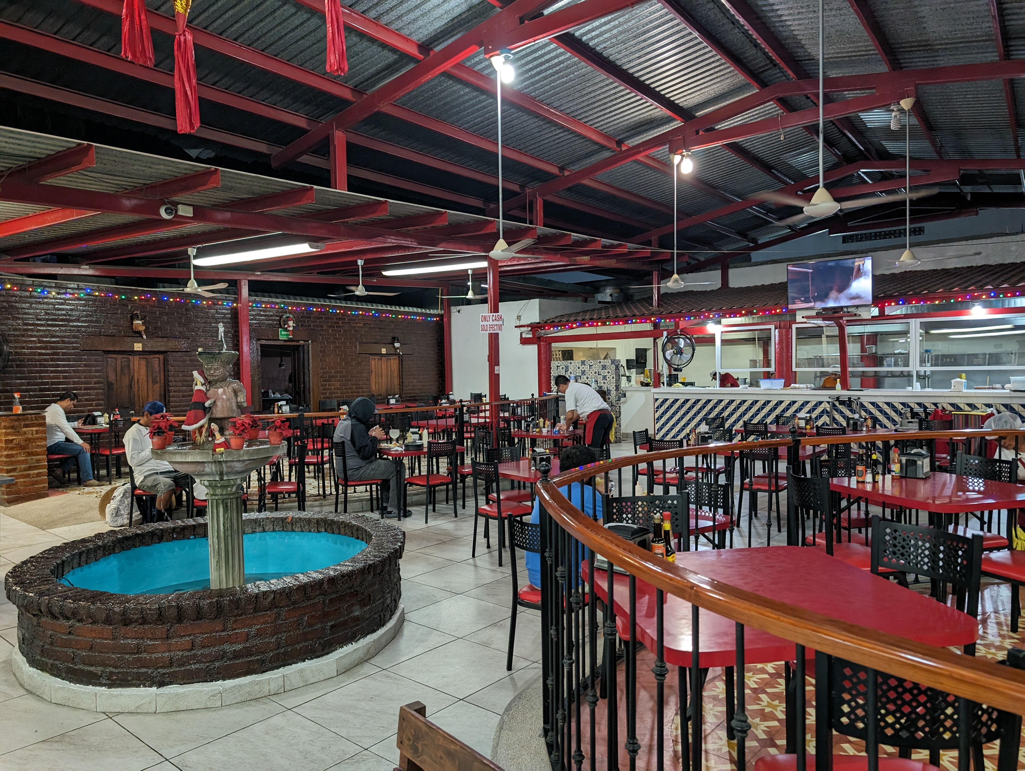 El Pollo de Oro image 5