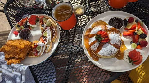 Casasola Cafe & Brunch image 4
