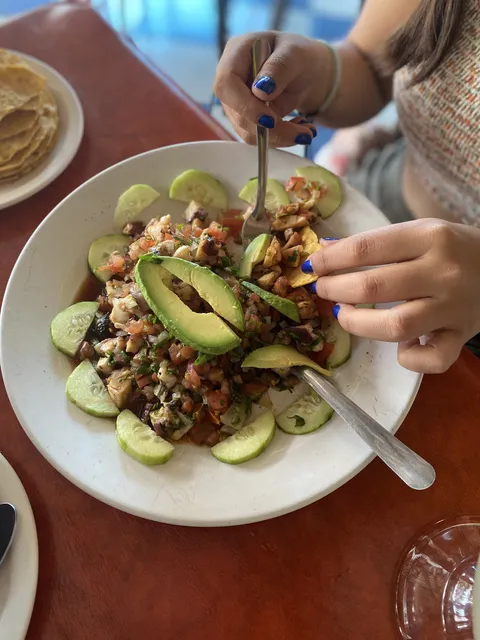 El Pescador image 6