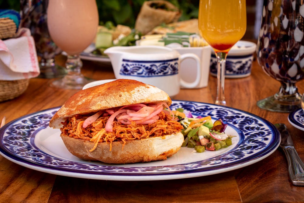 Los Tres Gallos image 2