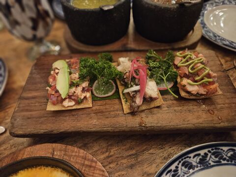 Los Tres Gallos image 3