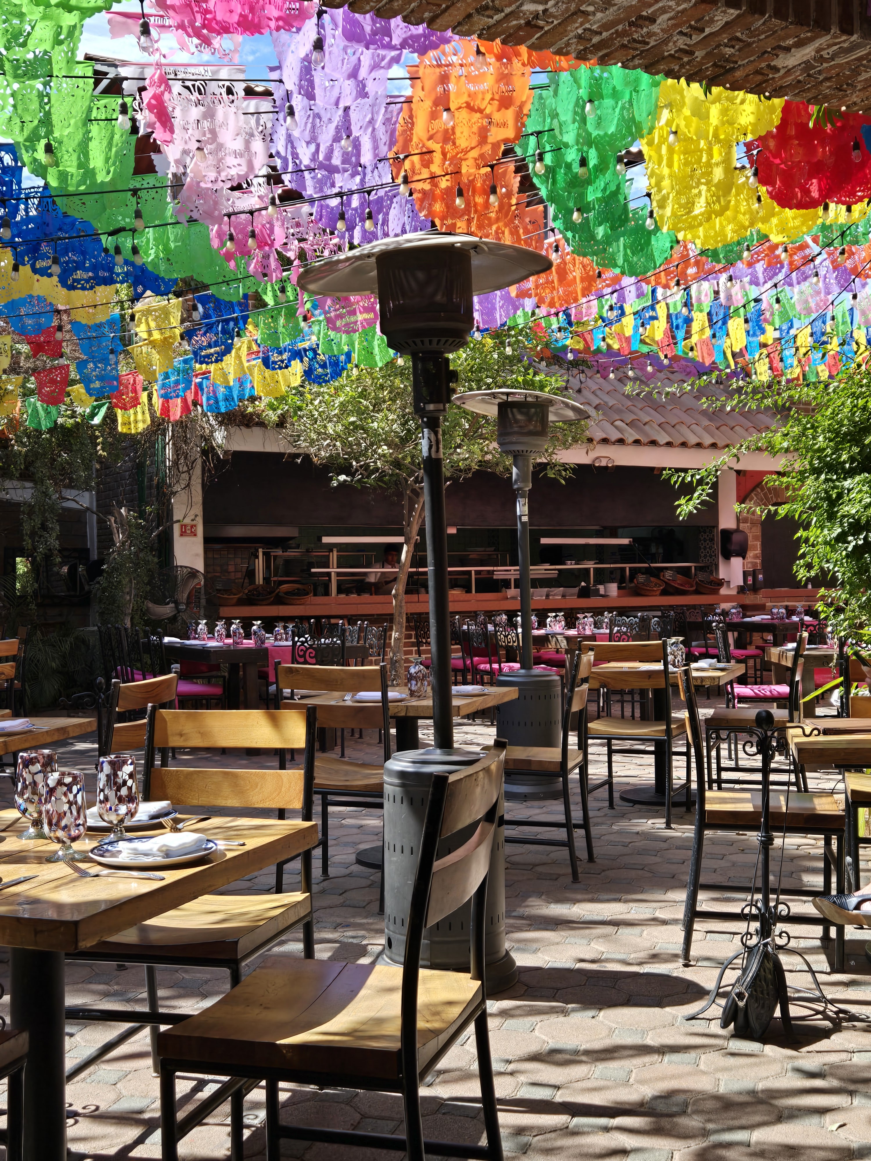 Los Tres Gallos image 5