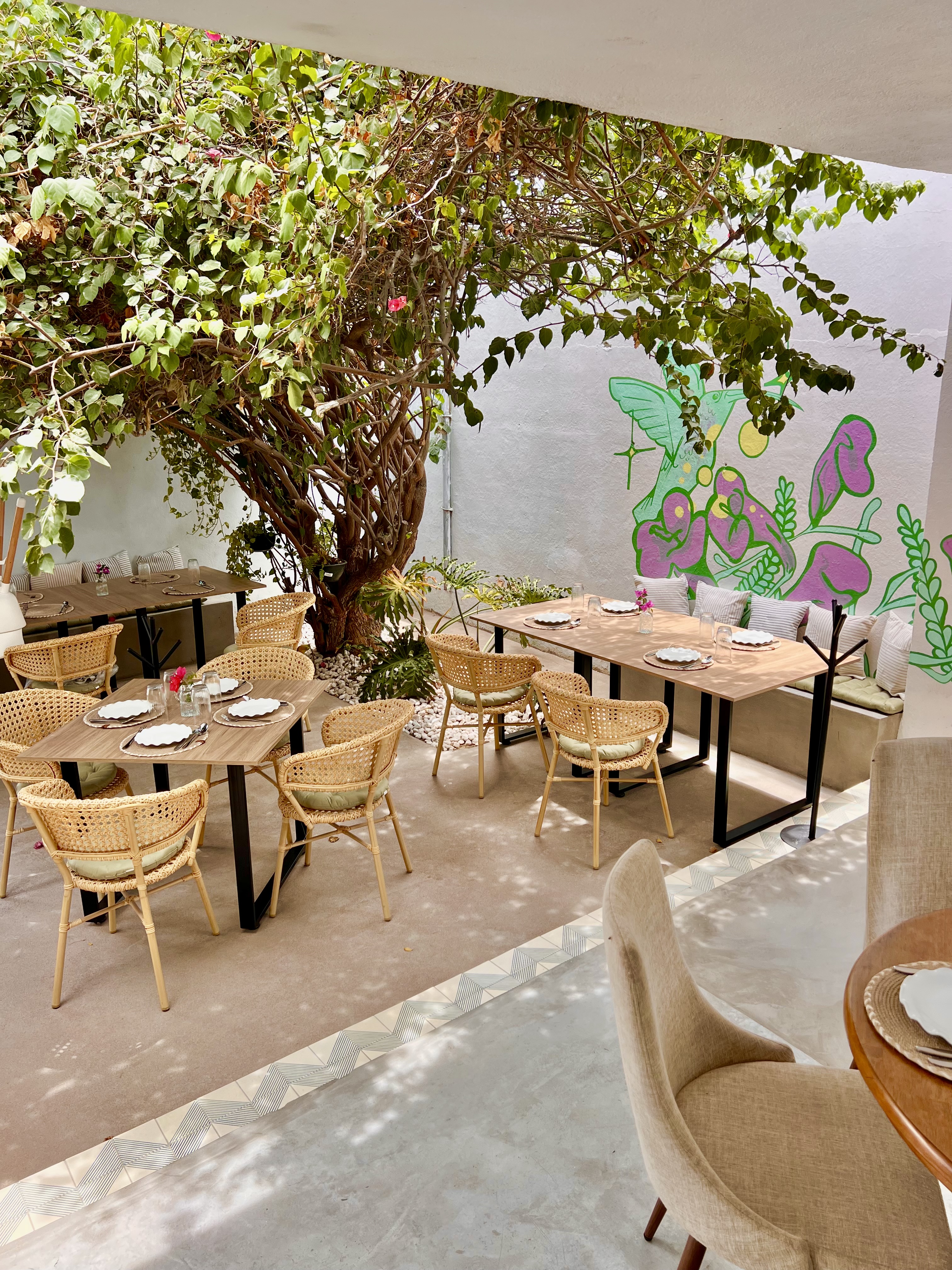 Jacaranda Restaurante y Jardín image 6