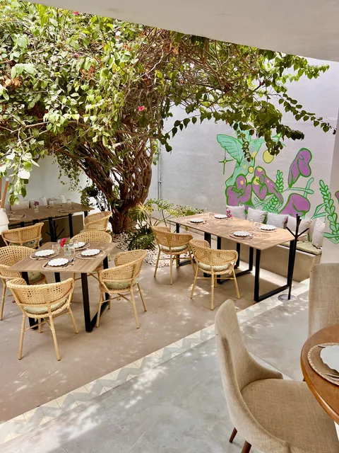 Jacaranda Restaurante y Jardín image 6