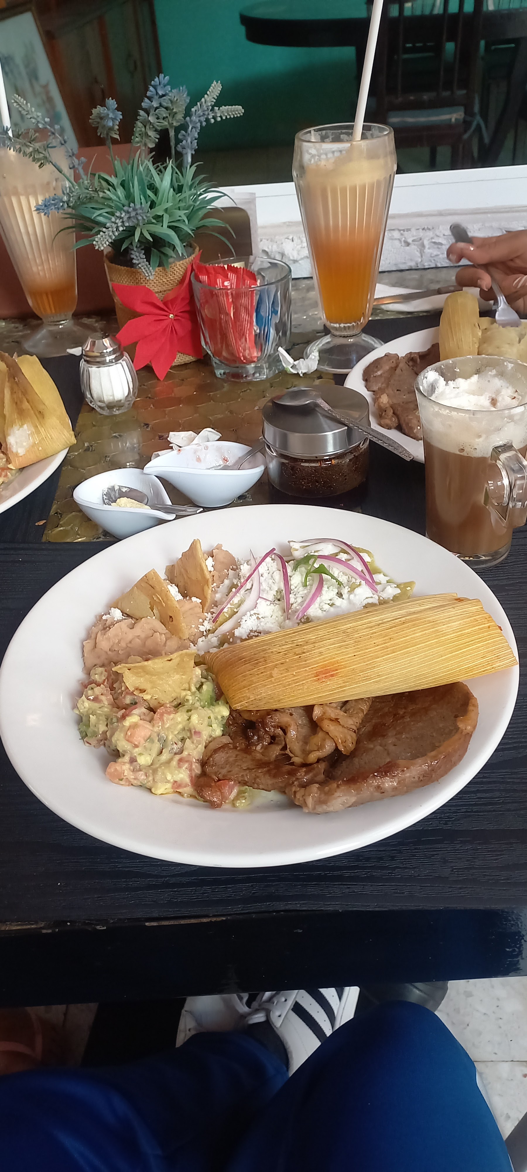 El Buen Tono Restaurante-Bar image 7