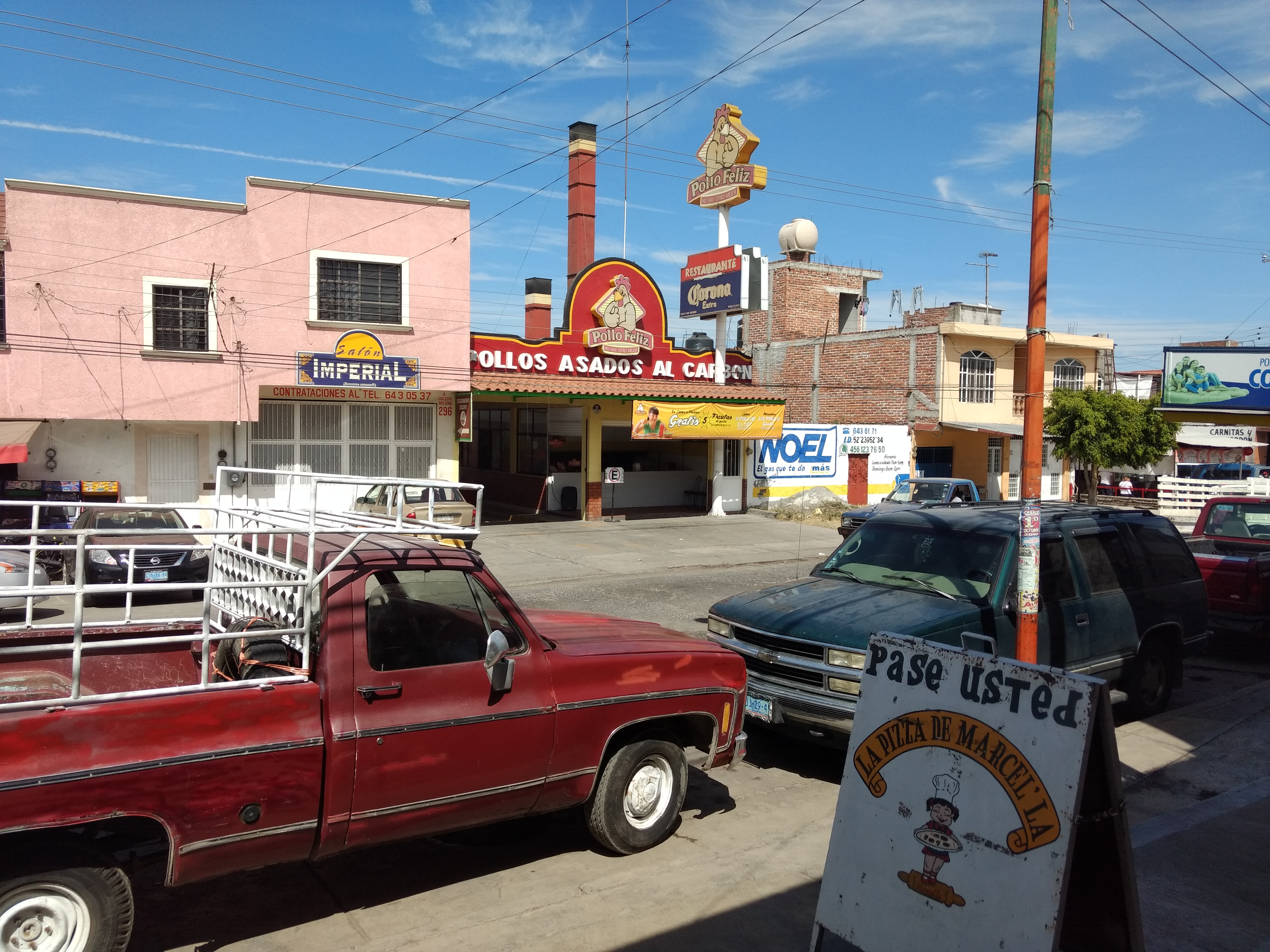 Restaurante Pollo Feliz Valle image 4