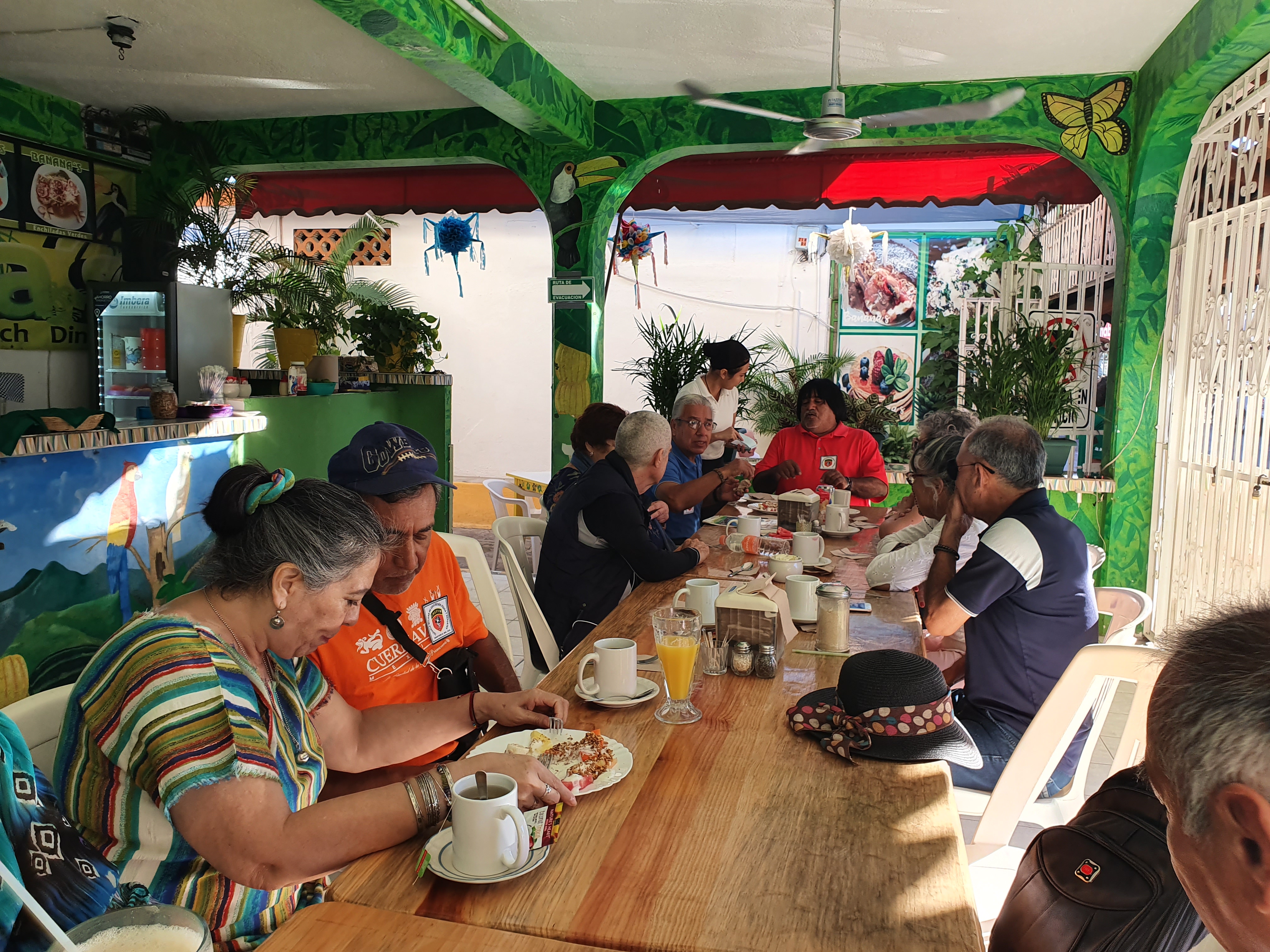 Bananas Restaurant image 1