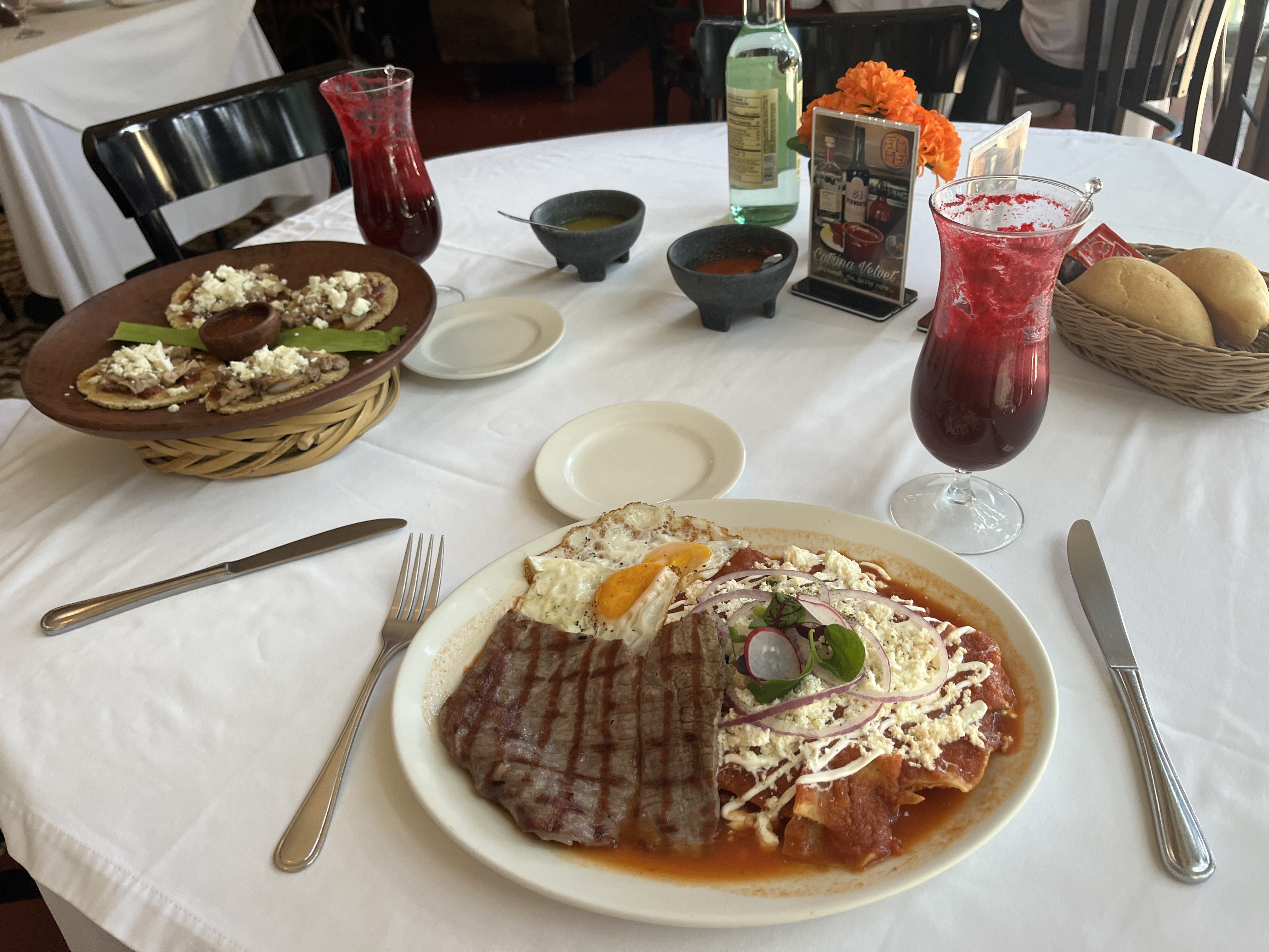 Tr3s 3istro Restaurant & Oyster Bar image 3