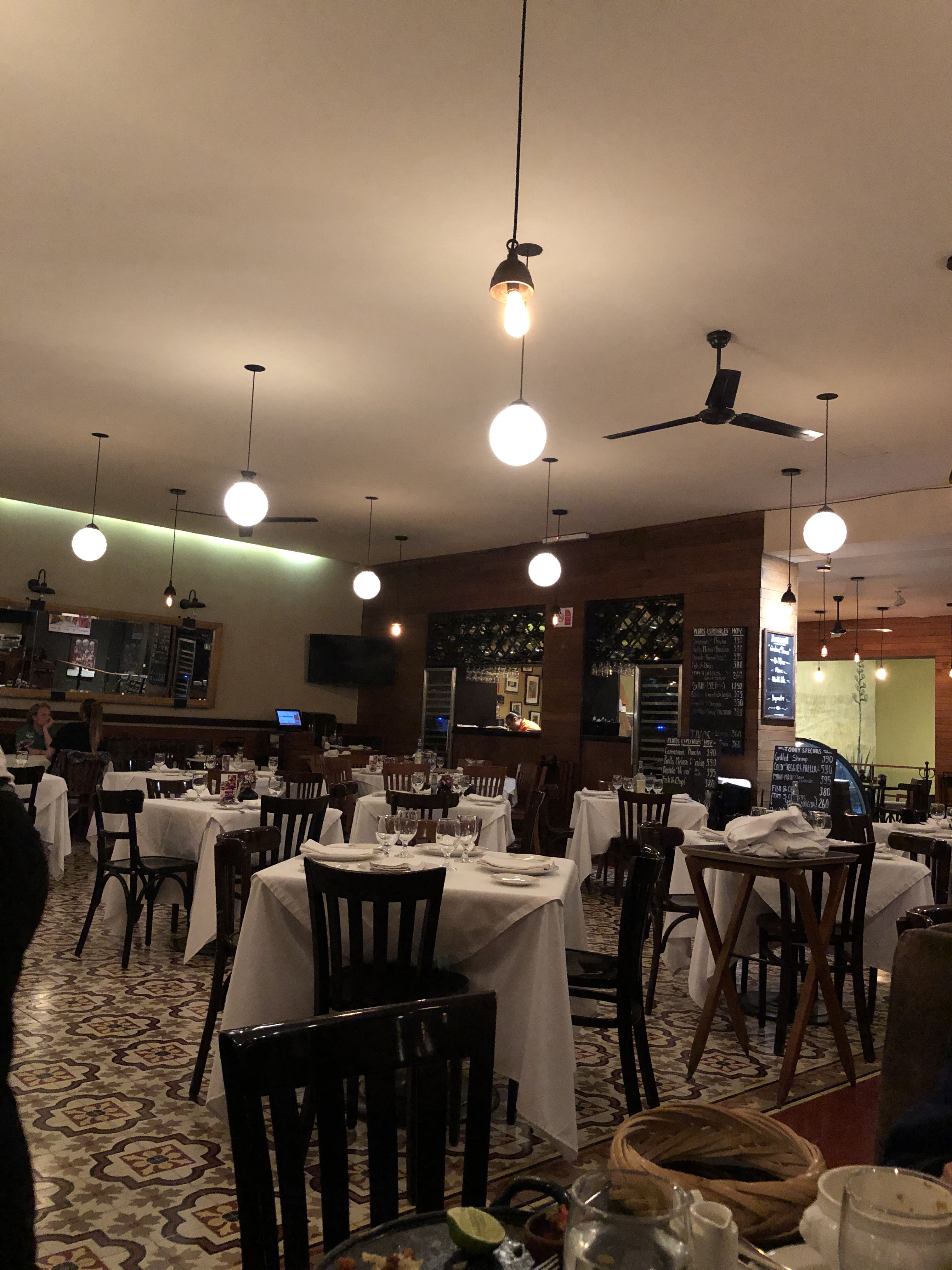 Tr3s 3istro Restaurant & Oyster Bar image 4