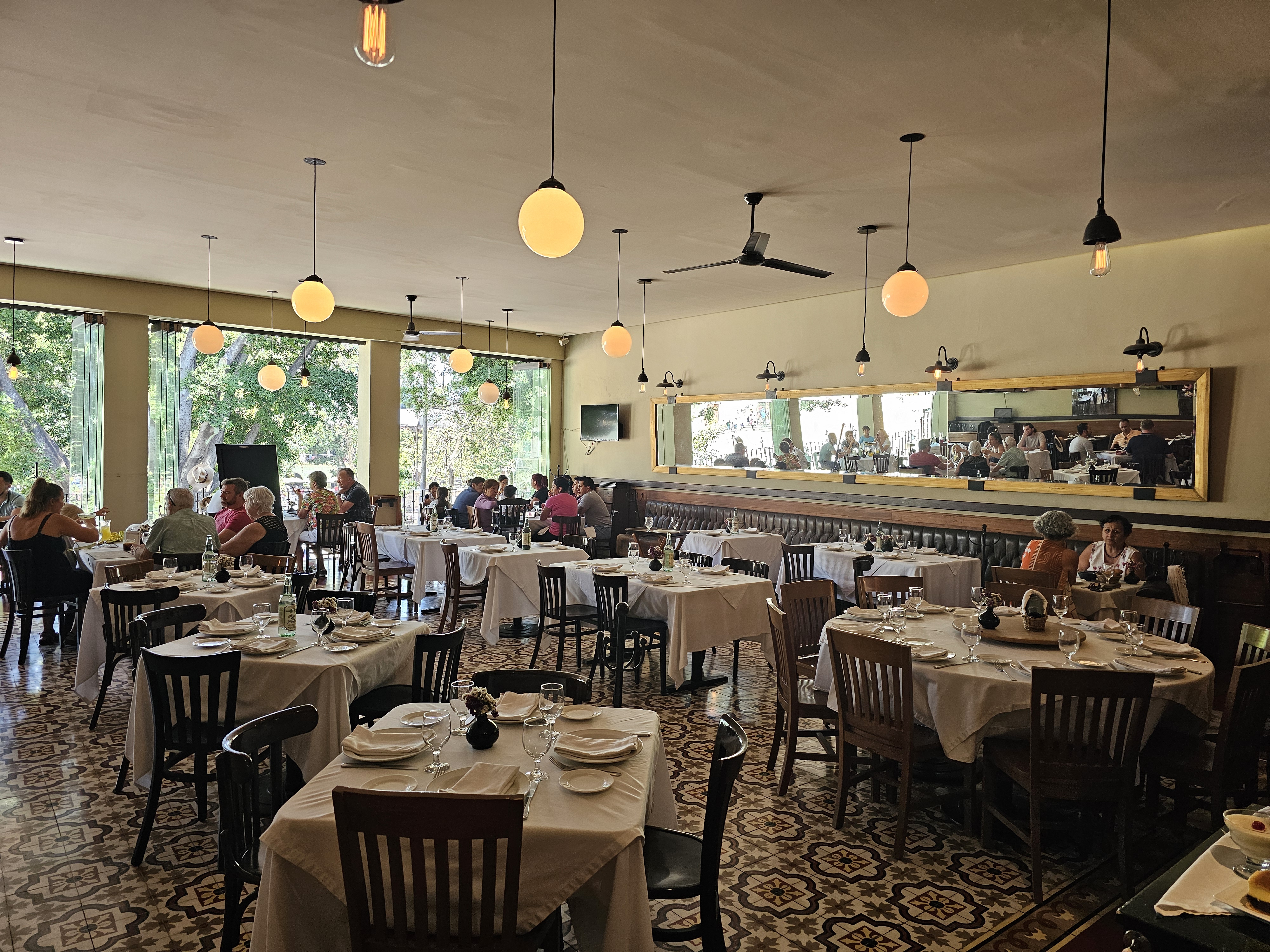 Tr3s 3istro Restaurant & Oyster Bar image 6