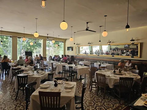 Tr3s 3istro Restaurant & Oyster Bar image 6