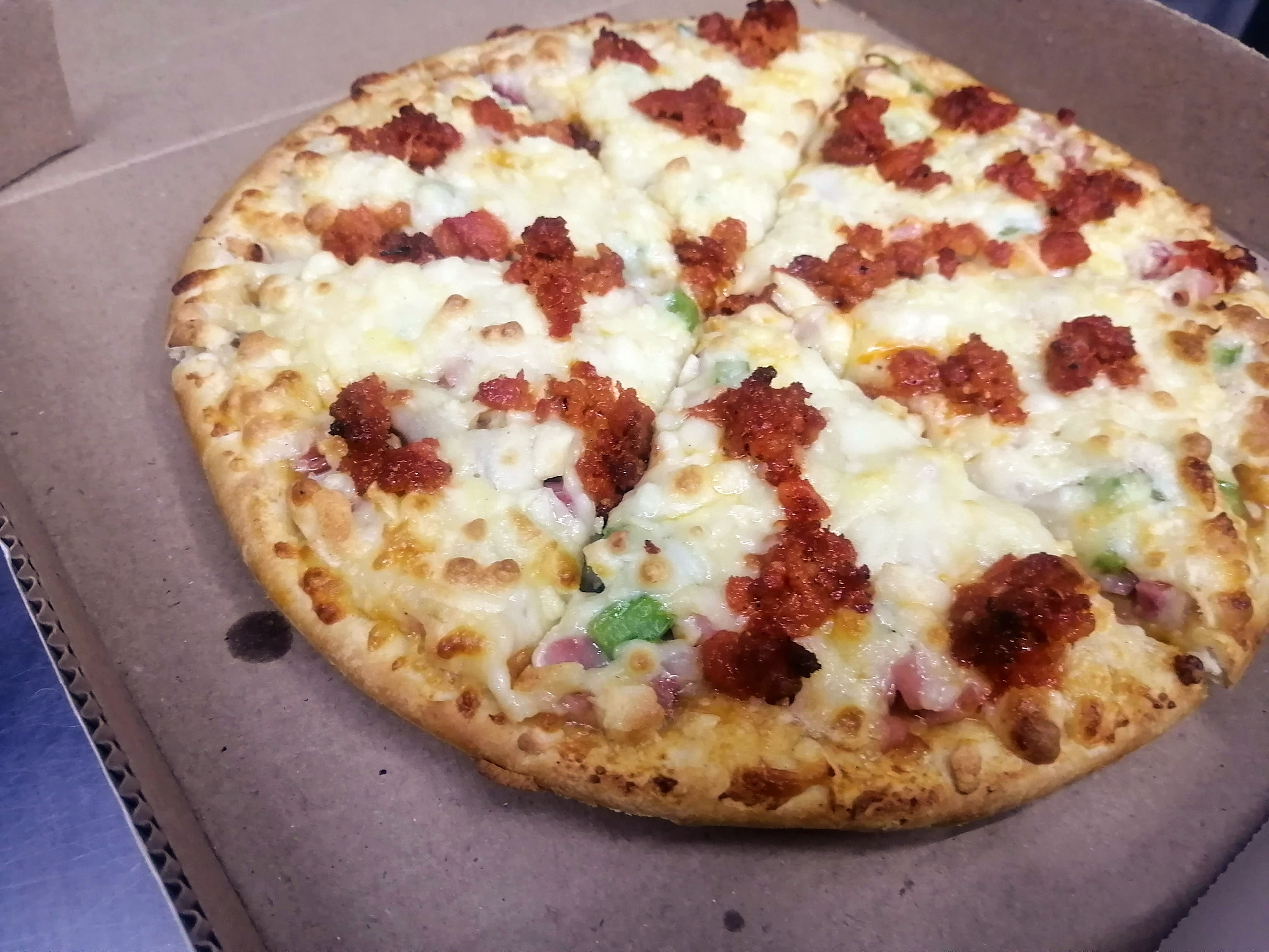 Henrie's pizza image 4