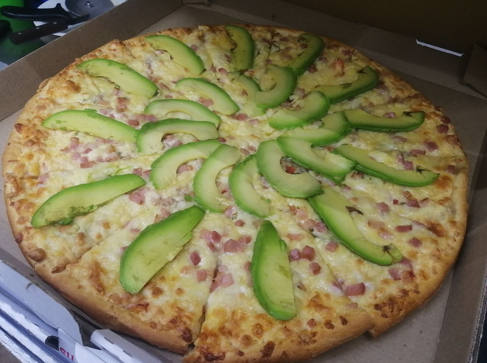 Henrie's pizza image 6