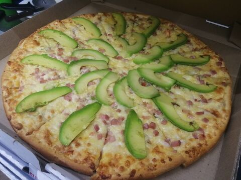 Henrie's pizza image 6