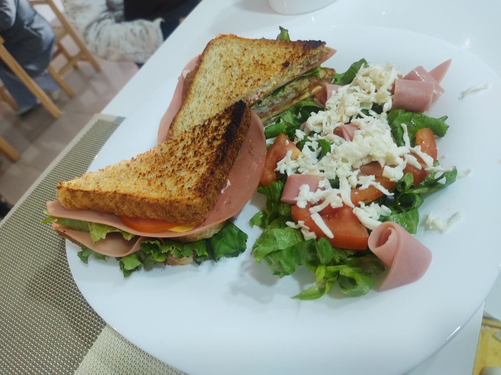 Café Restaurant Mama Frossi image 9