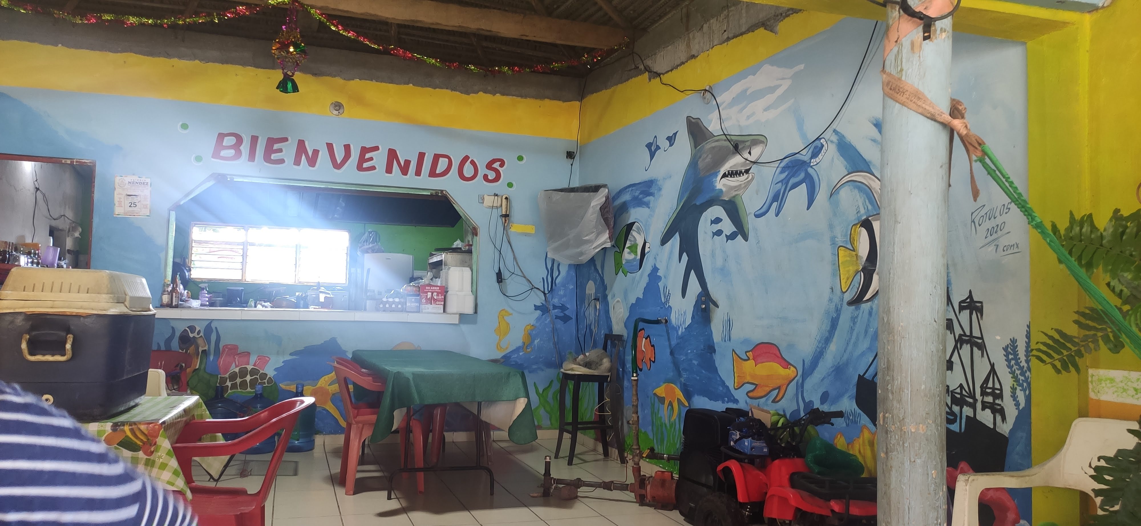 marinas restaurant image 10