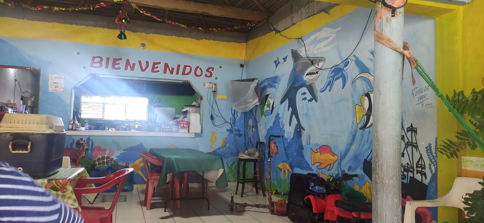 marinas restaurant image 10