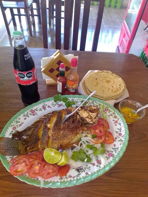 Panucheria y Cockteleria El Chaparro image 3
