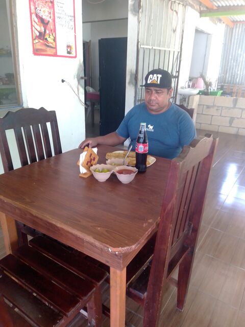 Panucheria y Cockteleria El Chaparro image 7